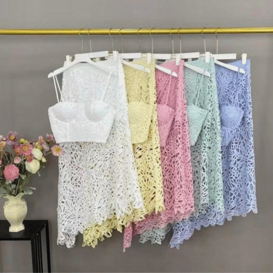 ROPAS (50) CONJUNTO SAIA COM BLUSA